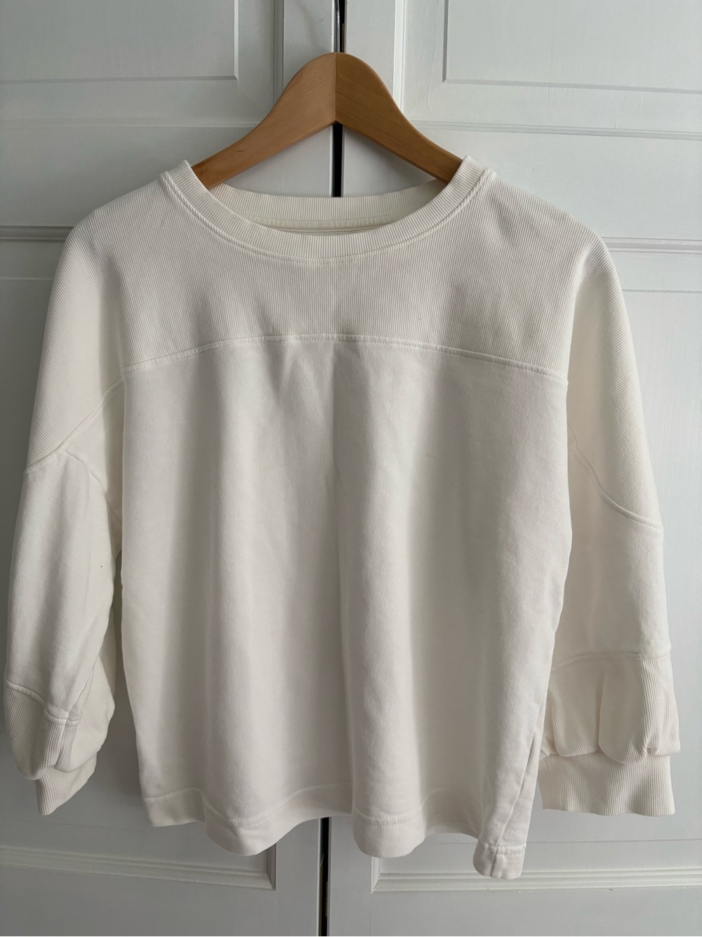 Grey State Crewneck Women’s 3/4 Sleeve Sweatshirt in White